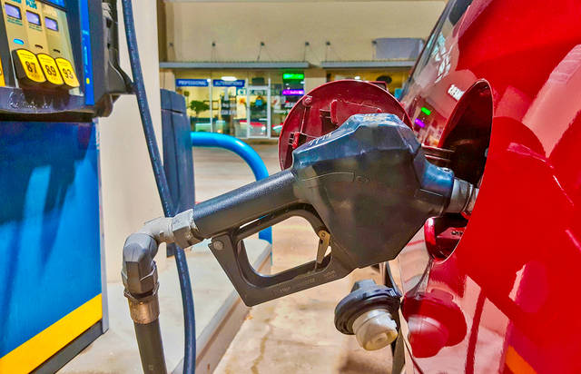 1713658_web1_ptr-GasPump-076019