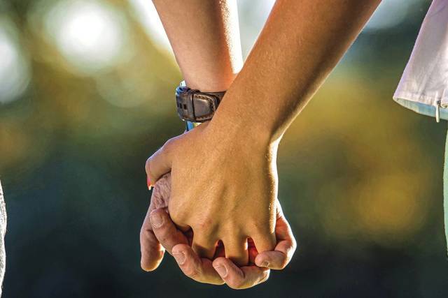 1718053_web1_ptr-holdinghands-092519