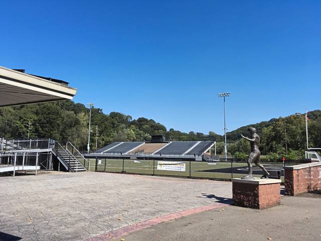1730359_web1_web-memorialstadium