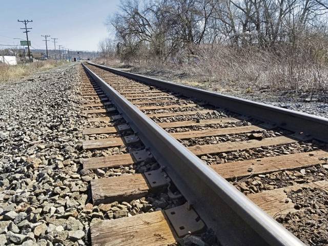 1732175_web1_web-traintracks