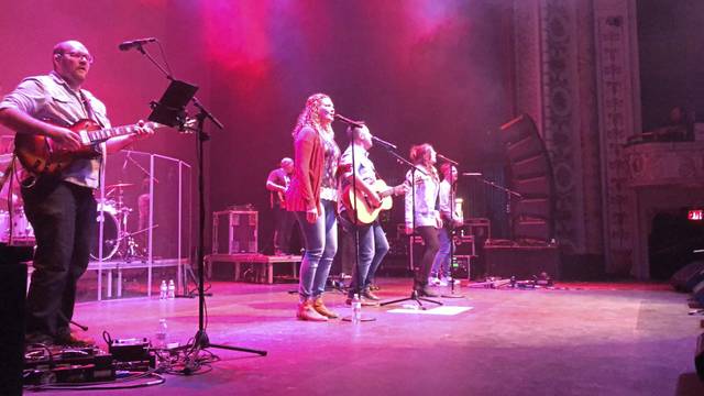 1736774_web1_gtr-nightofworship2-092919