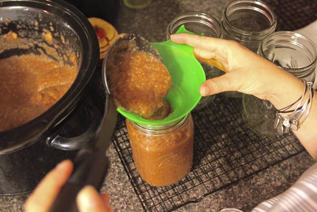 1713456_web1_gtr-liv-crockpotapplesauce-03-092919
