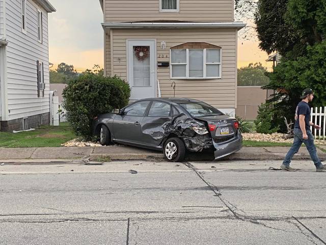 1746868_web1_gtr-youngwoodcrash3