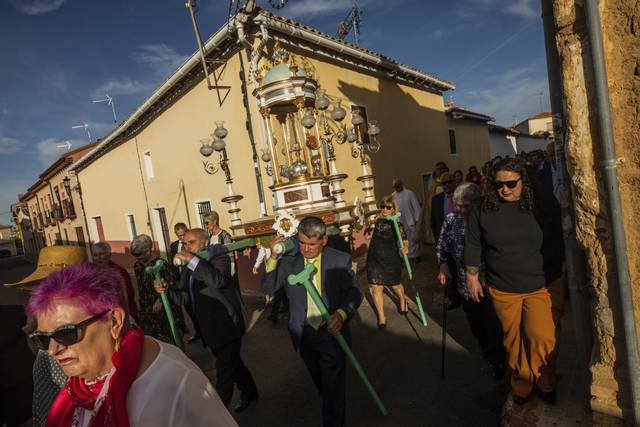 1761406_web1_GTR-spanishtown003-100419