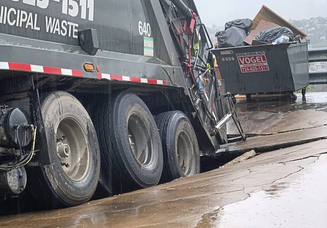1775126_web1_ptr-sunkentruck002-100819