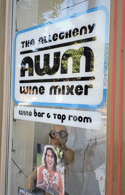 1802564_web1_gtr-liv-wine-01-101719