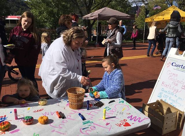 1807849_web1_Oakmont-Fall-Festival--1-