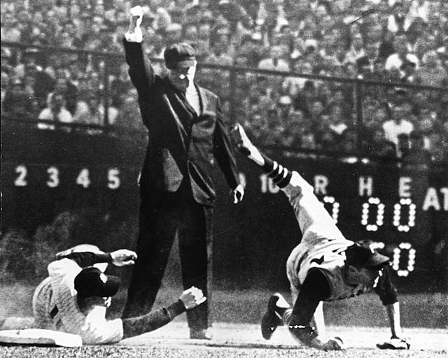 1819191_web1_World-Series3-2