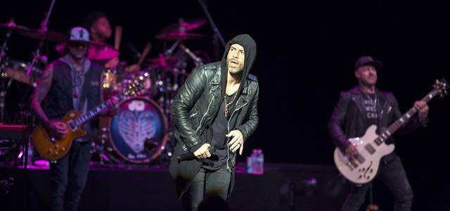 1834892_web1_gtr-liv-daughtry4-102119