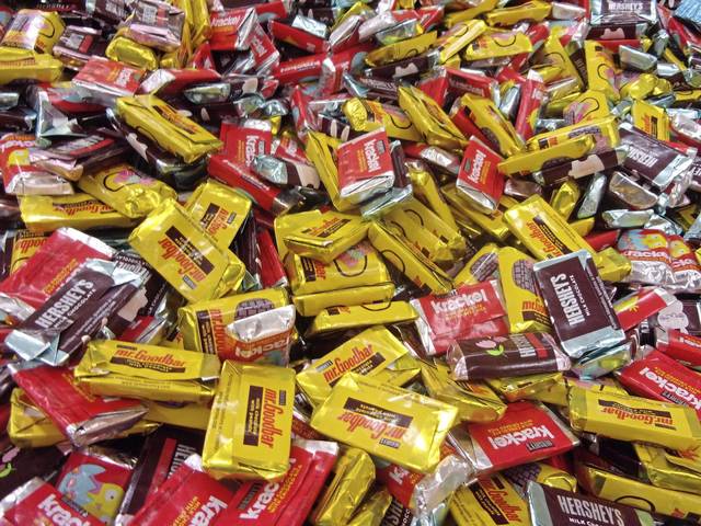 1835345_web1_ptr-hersheyminis