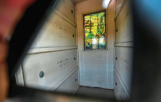 1836452_web1_VND-AolloCemetary6-102219