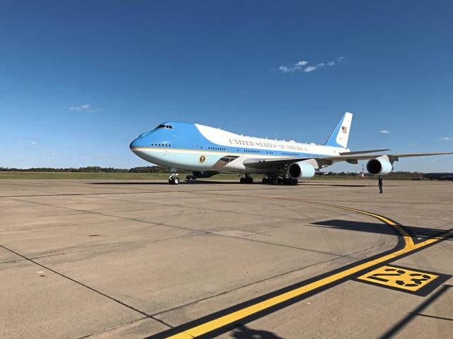 1839447_web1_ptr-trumpvisit309-102419