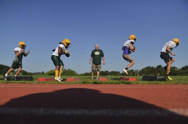 Carlynton football team sees progress despite rough season