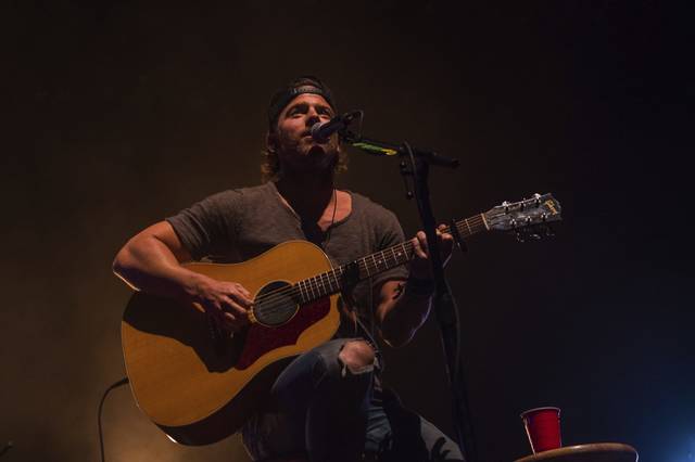 1851179_web1_gtr-liv-kipmoore-12-102519-
