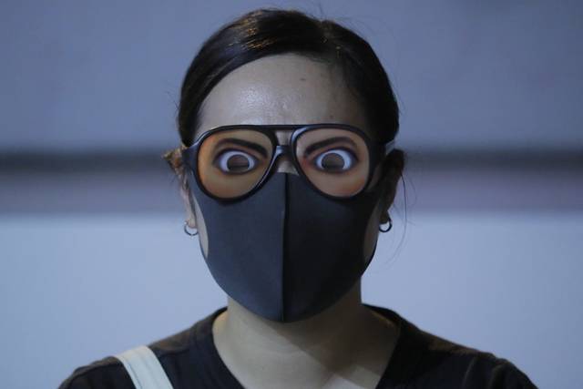 1851554_web1_GTR-hongkongmasks08-102529