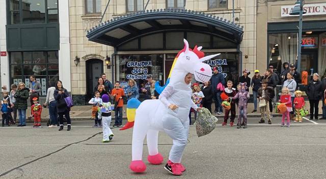 1861430_web1_ptr-mtlparade-01-102719