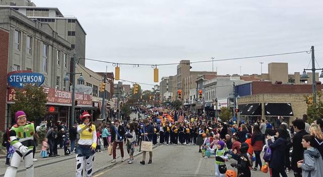 1861430_web1_ptr-mtlparade-03-102719
