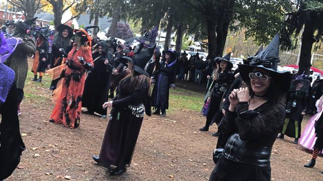 1863712_web1_gtr-witchdance1-102819