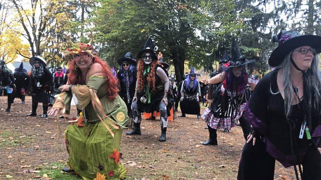 1863712_web1_gtr-witchdance3-102819