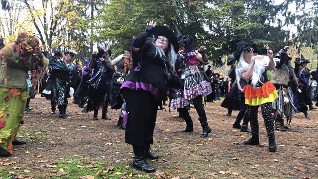 1863712_web1_gtr-witchdance4-102819