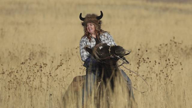 1868072_web1_GTR-bison010-103019