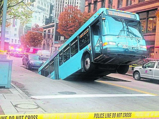 1870947_web1_ptr-BusIntoSinkhole-102919