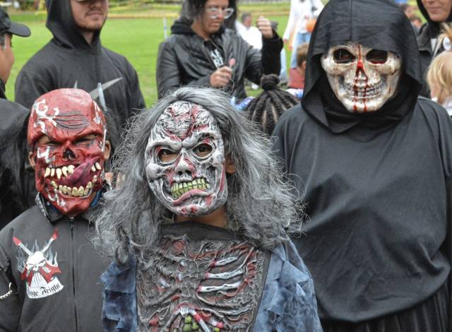1877192_web1_Php-halloweeninthepark7-110719