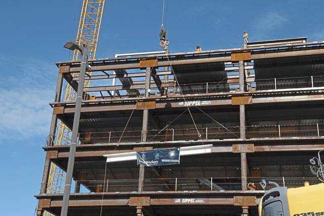 Allegheny Health Network facility in Pine installs final beam