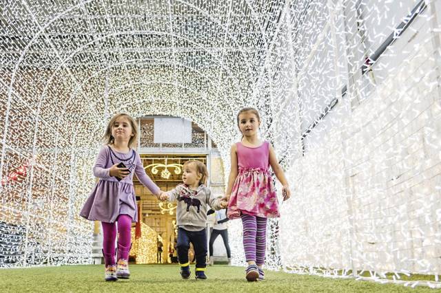 1876259_web1_gtr-liv-xmaslights-04-110319