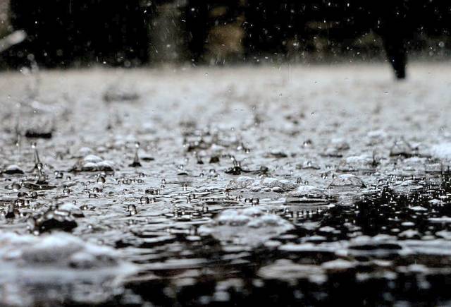 1885917_web1_WEB-rain