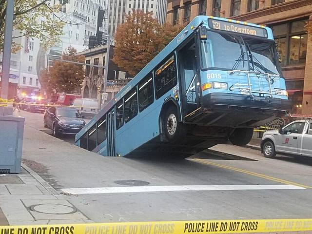 1886133_web1_ptr-BusIntoSinkhole-102919