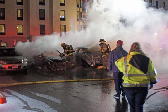1886195_web1_vnd-harmarcarfire1-110219