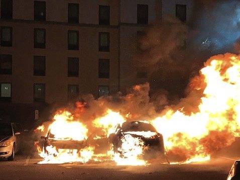1886195_web1_vnd-harmarcarfire3-110219