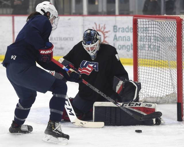 1897807_web1_gtr-USHockey04-110519