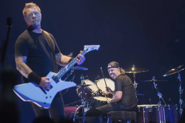 1902352_web1_GTR-Metallica11-101918