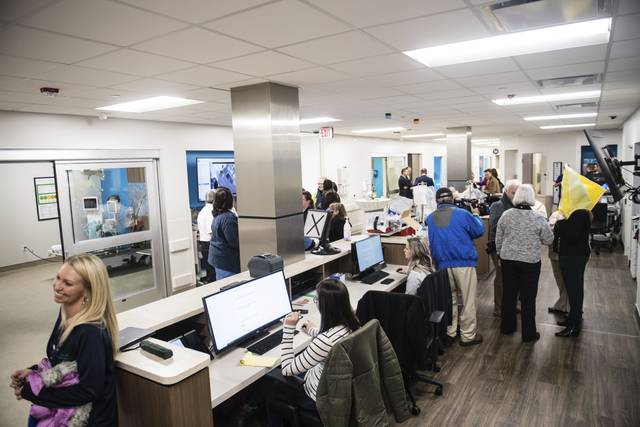 1914943_web1_gtr-HosptialOpening007-110919