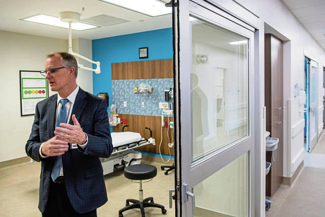 1914943_web1_gtr-HosptialOpening014-110919