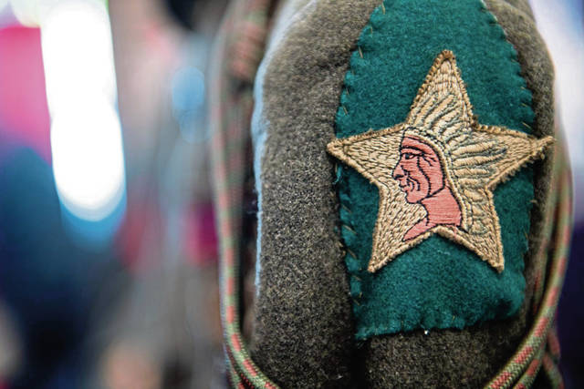 1920445_web1_vnd-VetUniform005-110919