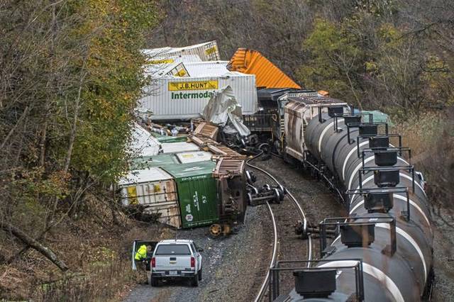 1923732_web1_Derailment03-110919