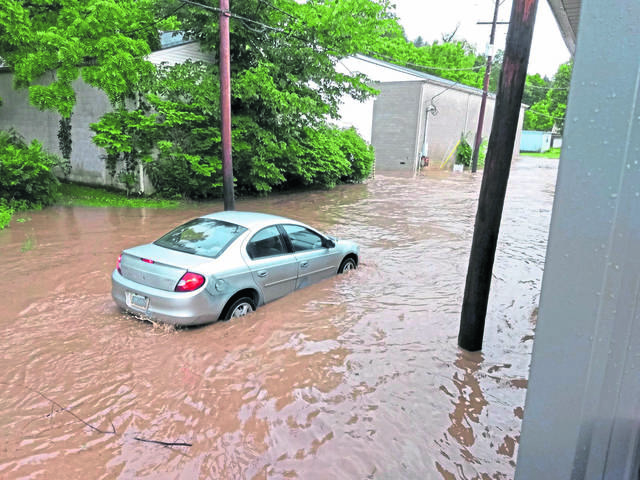 1932834_web1_gtr-floodfolo9