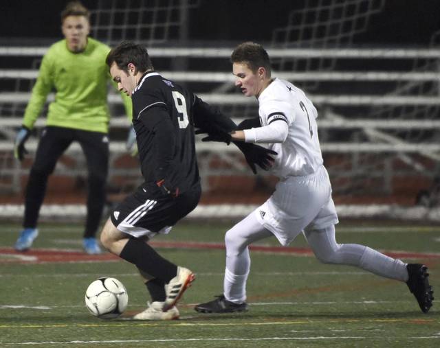 Beck Buchanan’s breakaway goals carry Winchester Thurston past GCC, into state finals