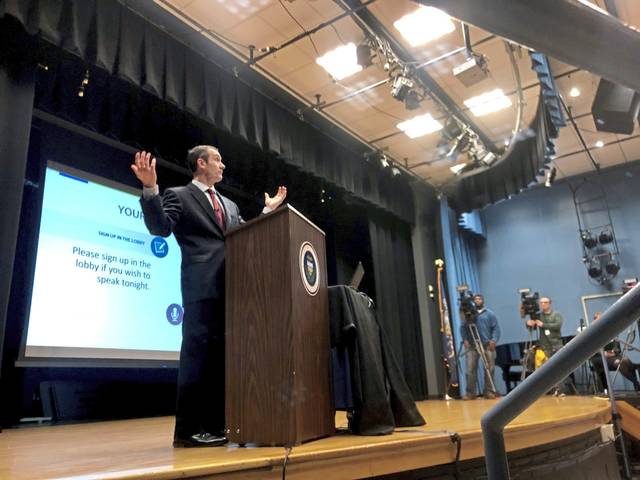 1939212_web1_ptr-PHtownhall-030119