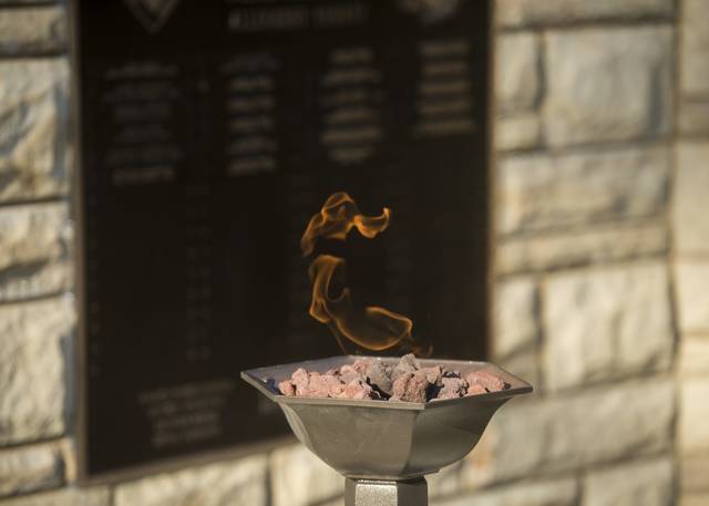 1948099_web1_ptr-policememorial01-111619