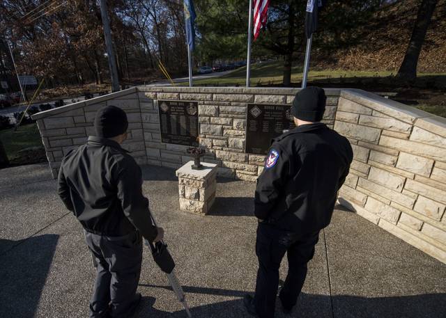 1948099_web1_ptr-policememorial11-111619