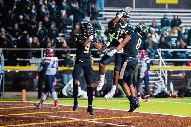 Gateway’s defense uses 4th-down stands to edge McKeesport in WPIAL semifinals<span class="headline-video">Video <i class="fa-solid fa-circle-play"></i></span>