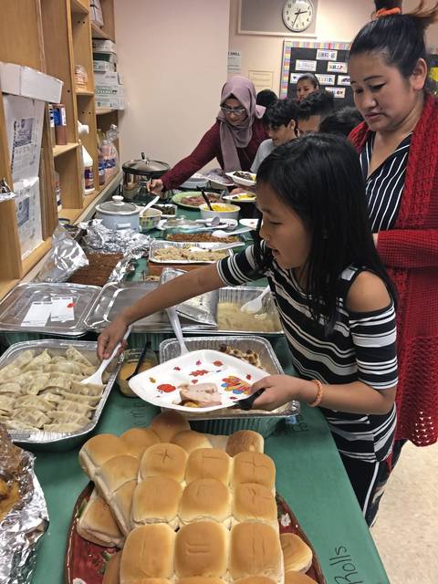 1993235_web1_shr-eslthanksgiving1-120519