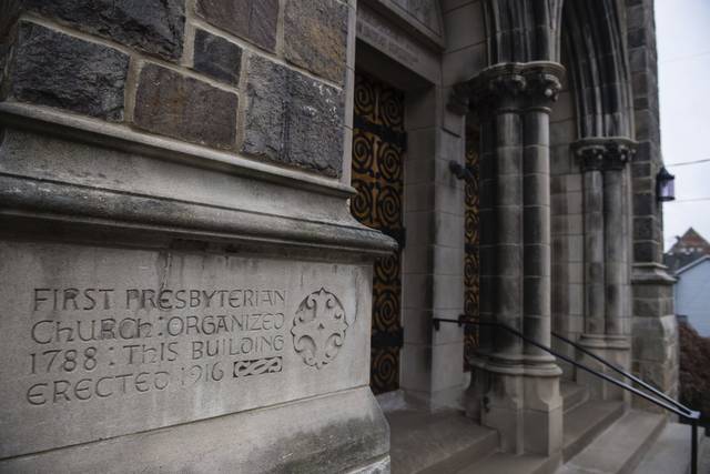 1656887_web1_gtr-FirstPresbyplque006-120409