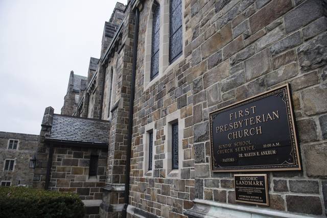 1656887_web1_gtr-FirstPresbyplque007-120409