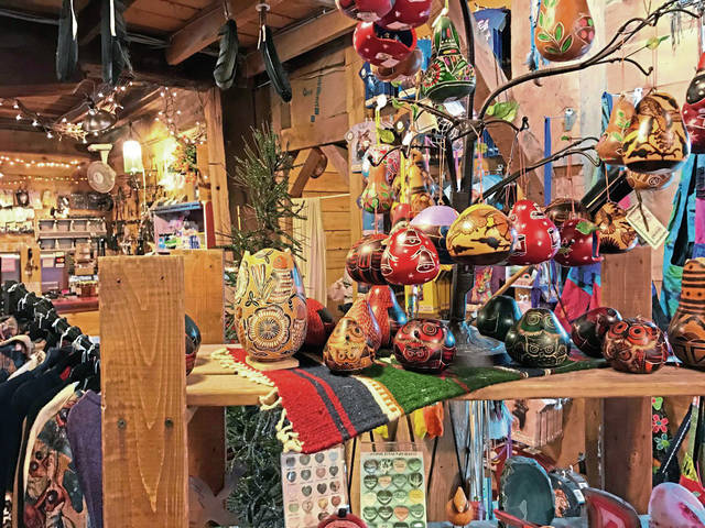 1962501_web1_Volant-Mills-gourd-ornaments