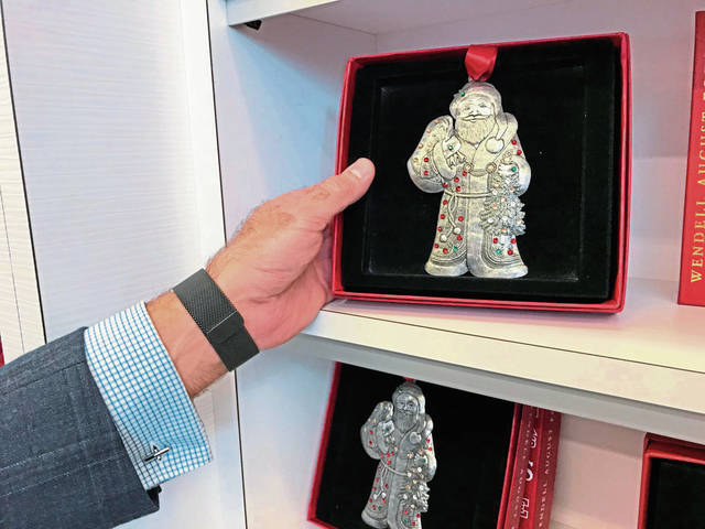 1962501_web1_Wendell-Agusut-Santa-with-Swavarski-crystals